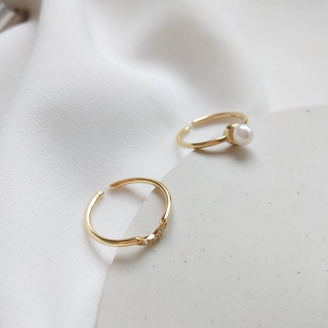 Anillos Perlita y media luna Zirconias