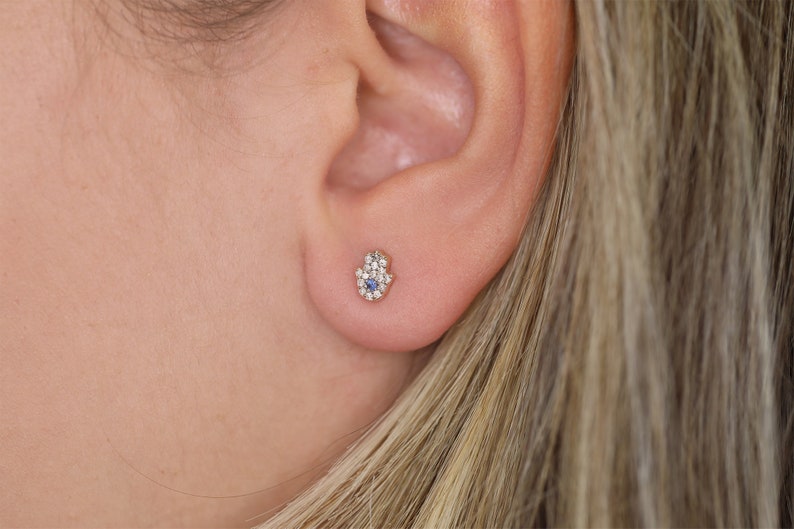 Studs mano Fatima diamantes 14k, 0.04 CT