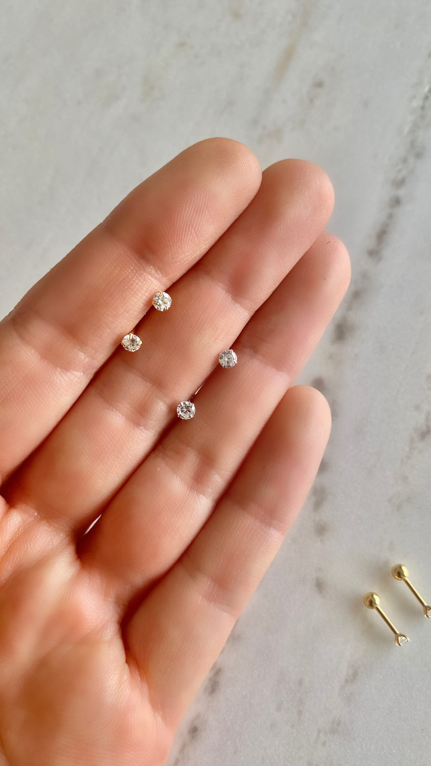 Studs Básicos Punto Zirconia