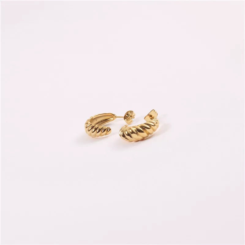 Aretes Mini Croissant en color plata y oro